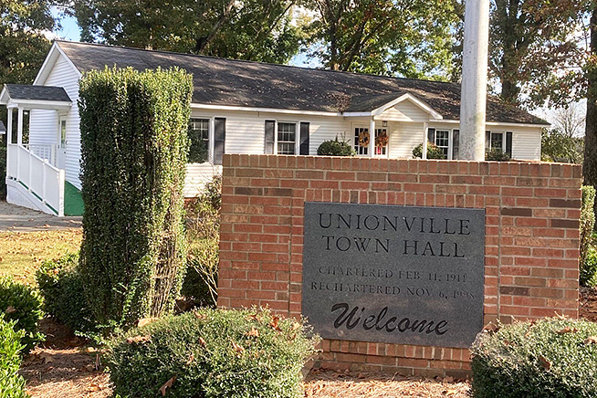 A brick wall with the Unionville Town Hall plaque